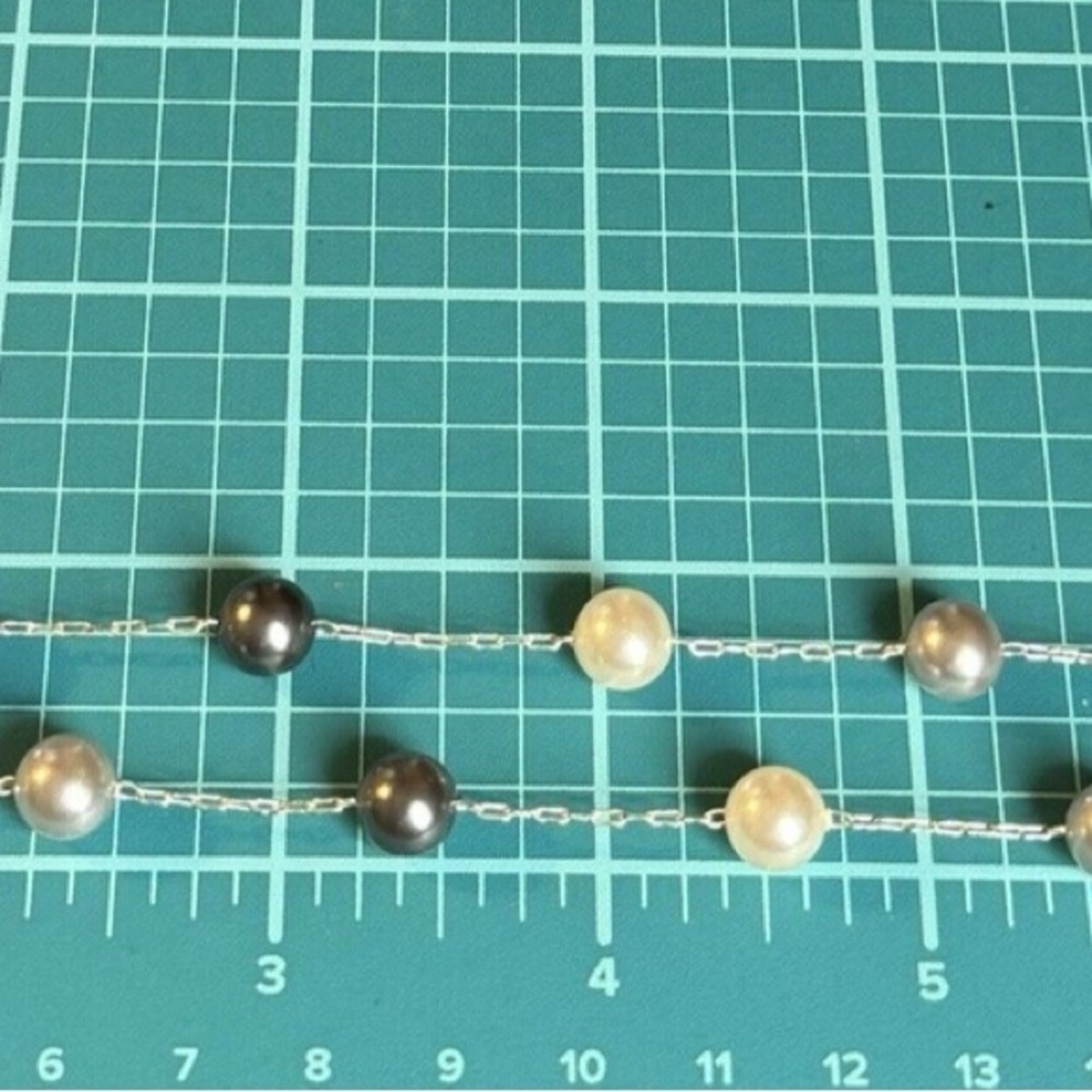 Elegant Pearl Necklace in Gray,White, and Silver - Picture 6 of 6